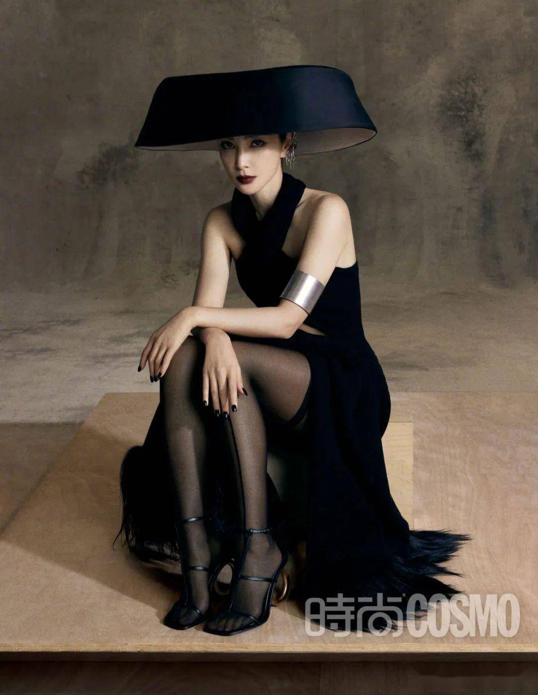 李冰冰《时尚cosmo》冬日繁花封面大片优雅与力量兼具