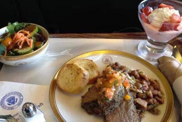 美国总统在专机上的伙食到底怎么样?