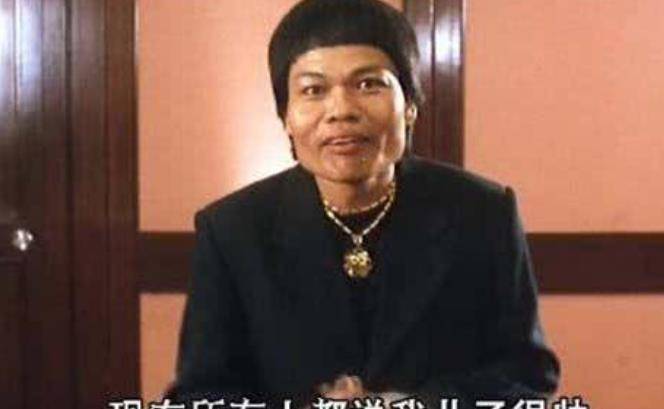 星爷御用丑星八两金,和3位女友在一起,小日子相当幸福_本人_香港_容貌