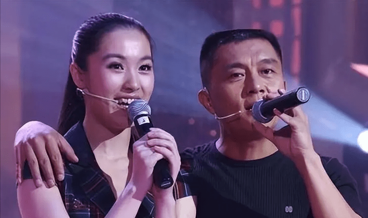 常戎与王菁华分手20年:他娶娇妻幸福美满,她50岁仍单身惹人心疼_张远