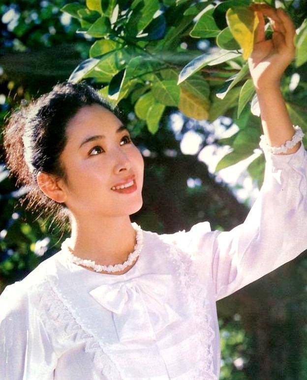 20年前嫁人退出影坛,如今在哪里_万琼_封面_蒲圻县