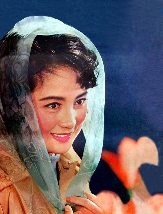 因渡江侦察记走红的张金玲,弃影教子遭婚姻,嫁富商成为著名画家_电影