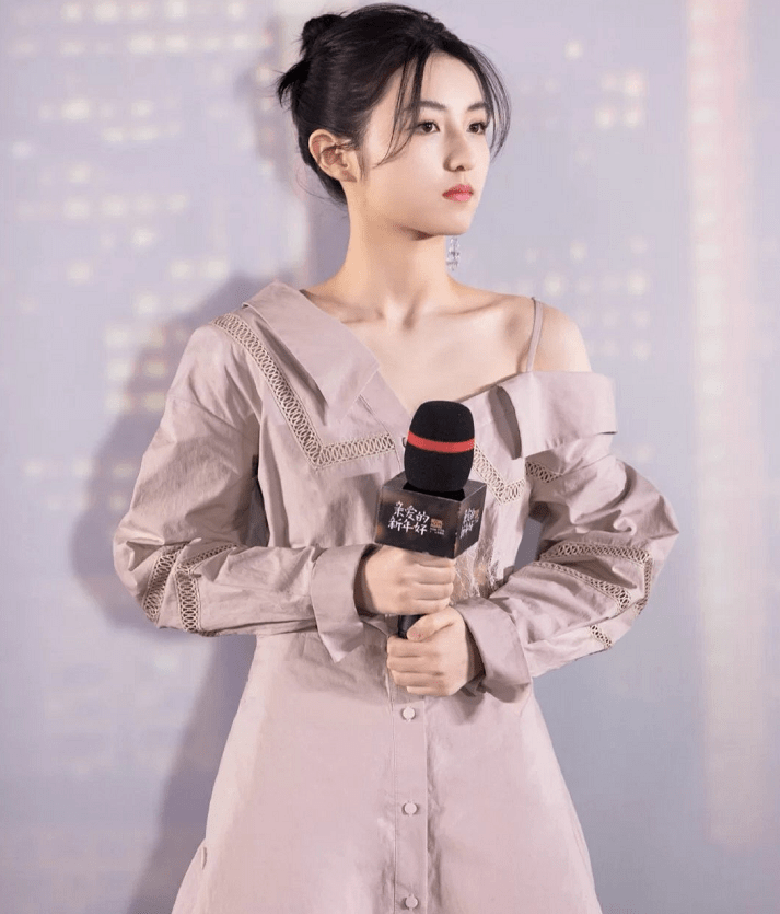 张子枫全身"伪装"仍被认出!