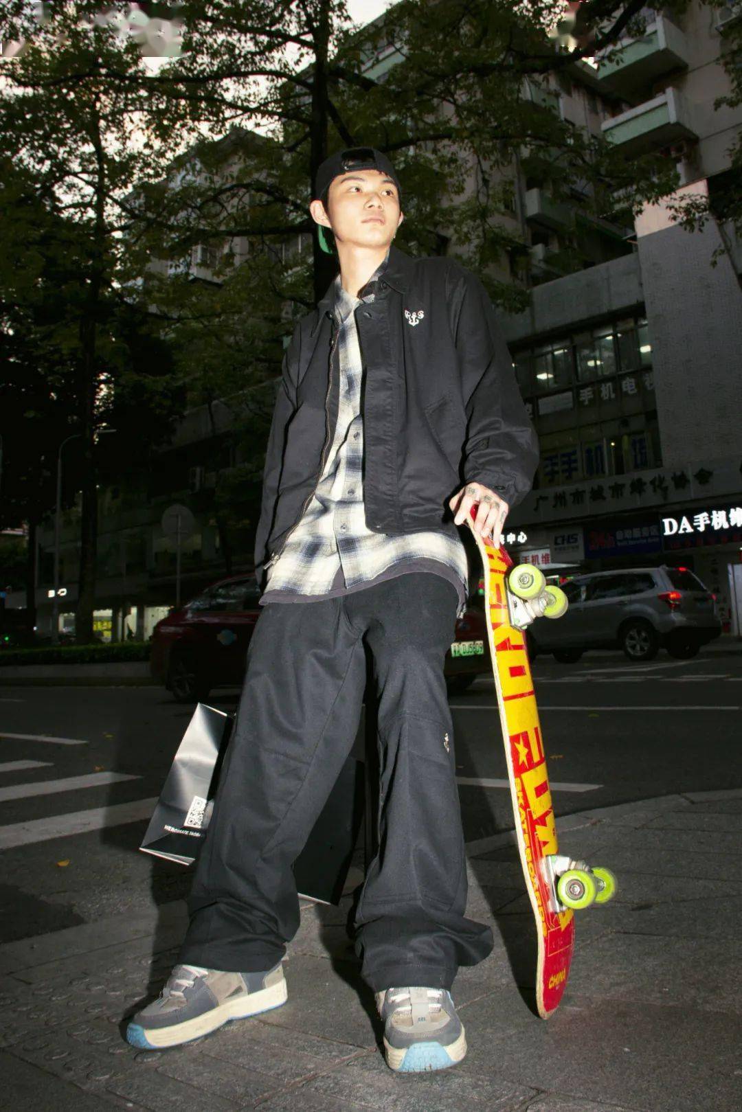 dickies与职业滑板运动员ronnie sandoval推出独家联名滑板系列_合作