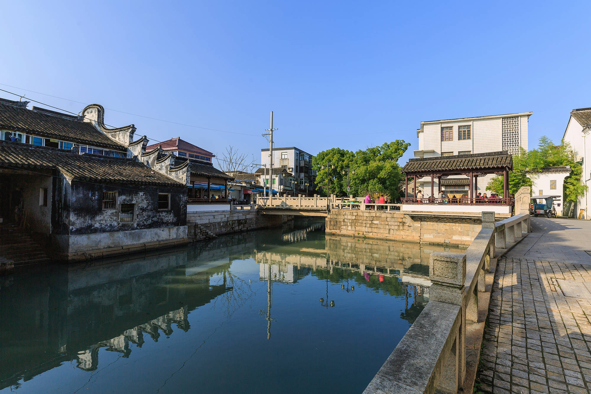 青灰色的芦墟老街,治愈了中年人的乡愁_市河_阿婆_小镇