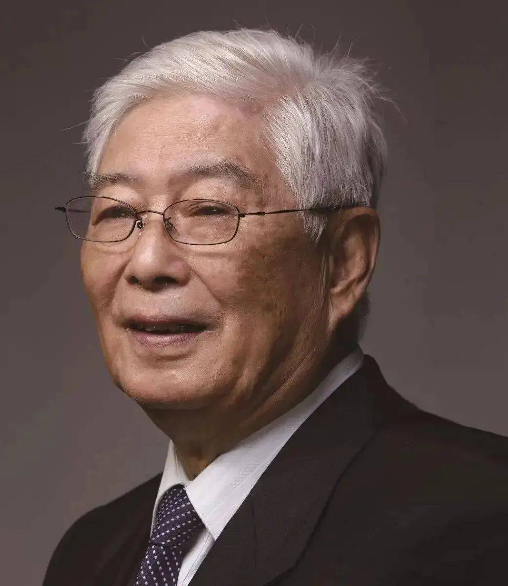 中国教育学会名誉会长,北京师范大学资深教授顾明远,天体物理学家