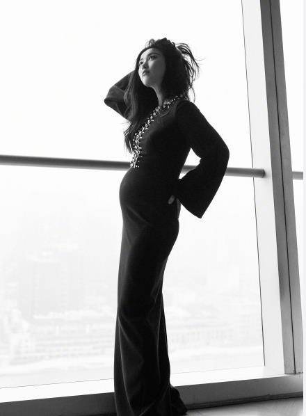 朱珠婚后13天现身活动,挺肚大如萝孕肚,满脸幸福藏不住_礼服_穿着