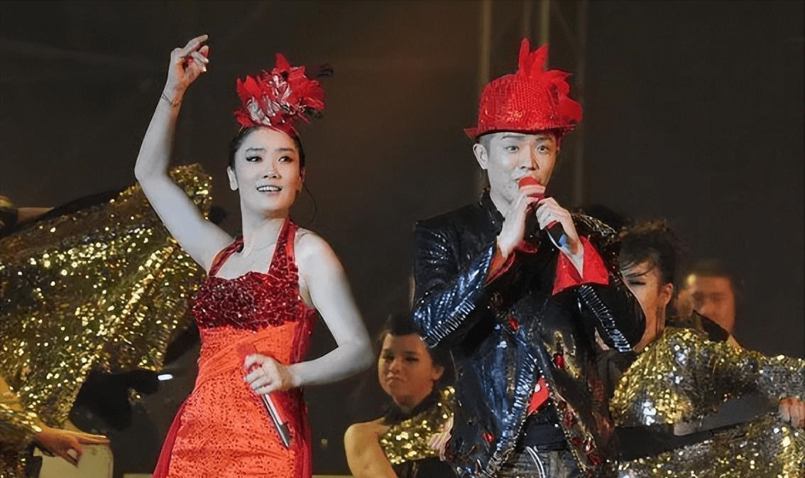 凤凰传奇不单飞不解散,24年坚持五五分账,活成人间"清醒"_曾毅_组合