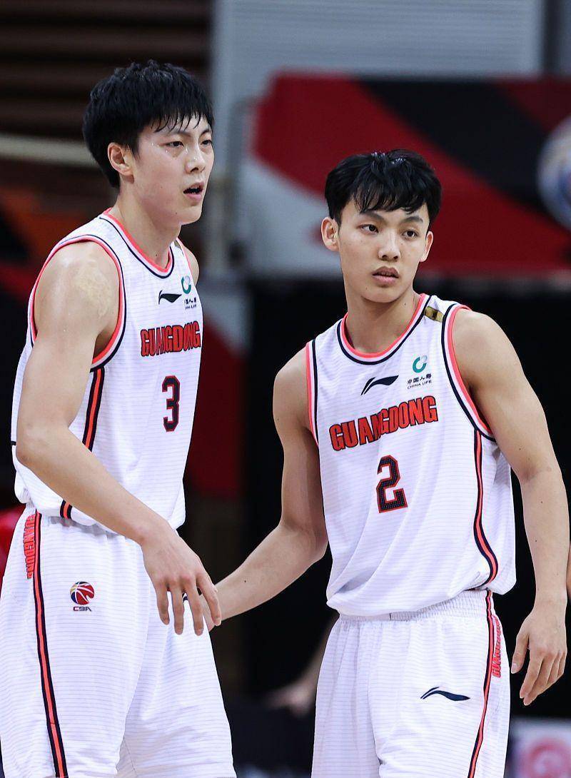 恭喜徐杰,国际篮协最新宣布,徐师傅获得最新身份,胡明轩羡慕了_比赛