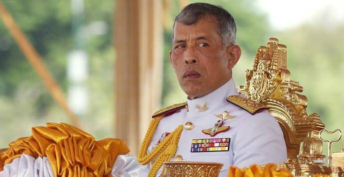 现任泰王玛哈:在双亲面前是孝顺儿子,在媳妇面前却是苛刻的丈夫_国王