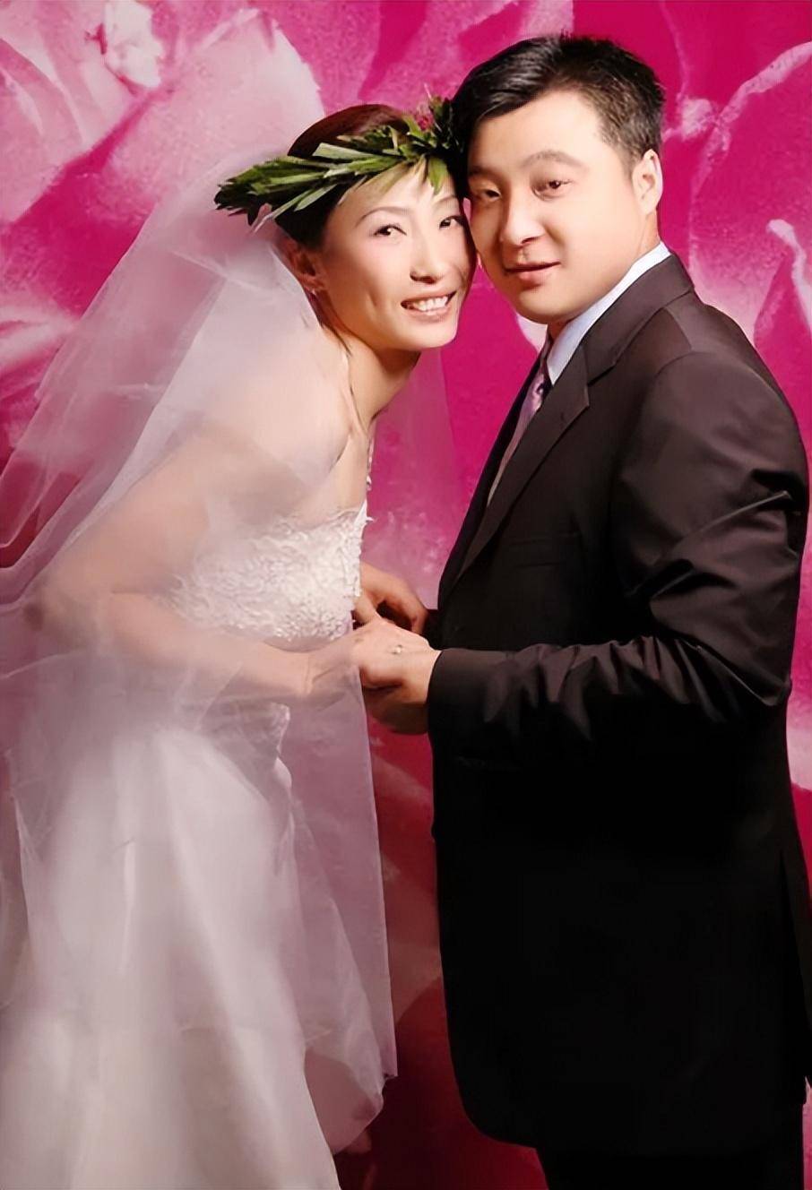 高崚与陈宏分手16年:她嫁富商做妈妈,他的事业婚姻坎坷有泪_羽毛球