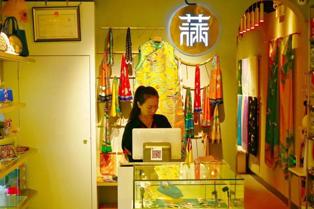 璀璨的“珍珠” | 满族刺绣：新国货时代的佼佼者_文化_满绣_旅游产品