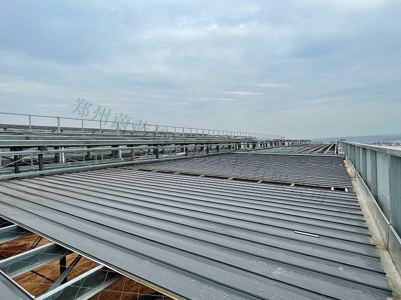 具体总结有以下几个方面:1,钢结构厂房彩钢屋面板的接缝处;屋面彩钢板