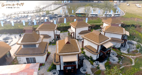 禅驿·东方客馆温泉酒店位于大英县卓筒井镇为干屏村宋井桃源,酒店现