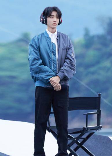 了,因为有高人气,现在在读书的时候王俊凯就已经一边在开始拍电影了