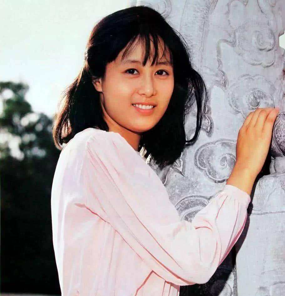 吴玉芳:《小舍得》中演蔡母,21岁成影后,却没想到58岁落得说名_江嘉良