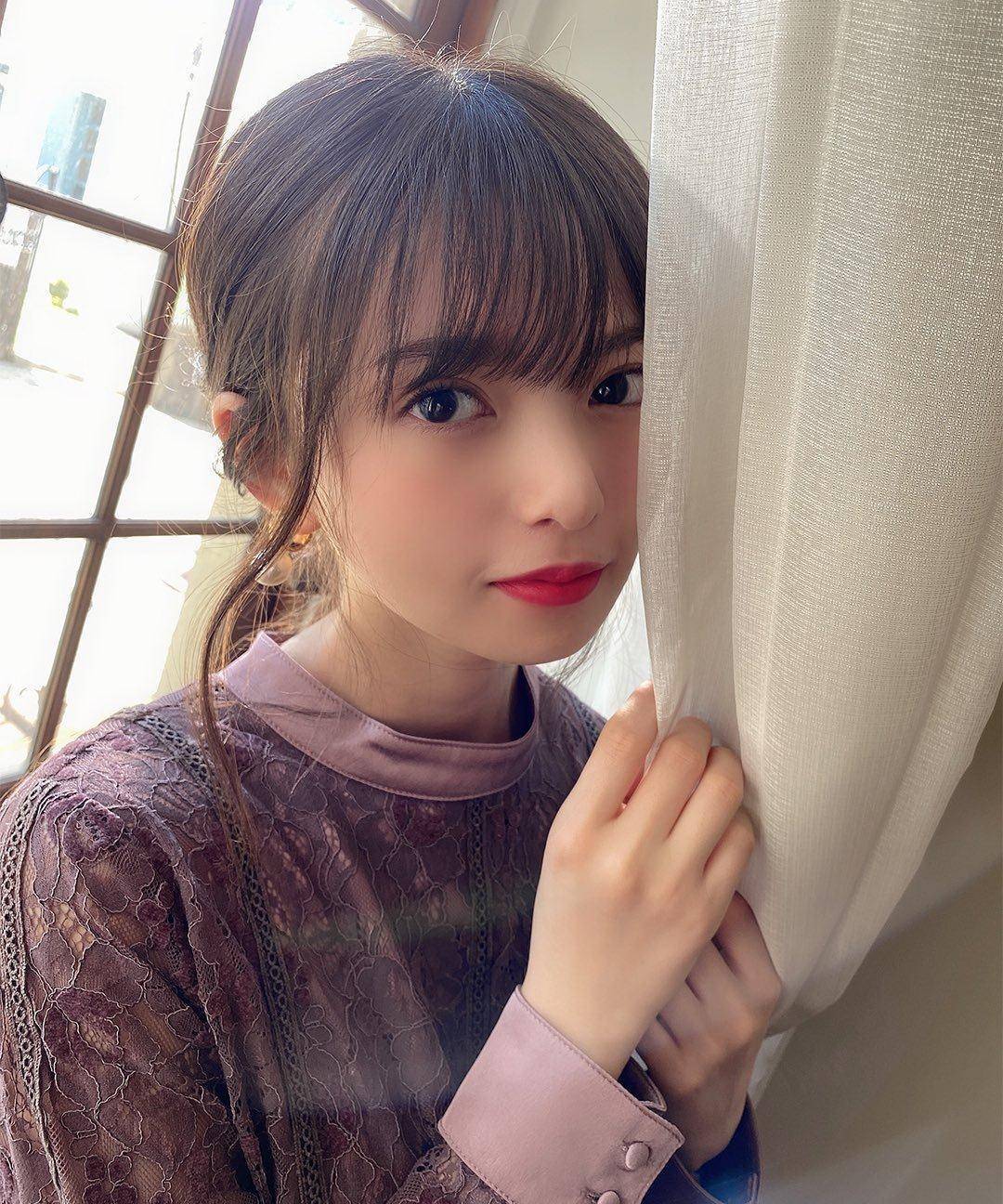 斋藤飞鸟是小个子的穿搭圣经,甜美可爱任意切换,霓虹少女太赞了_外套