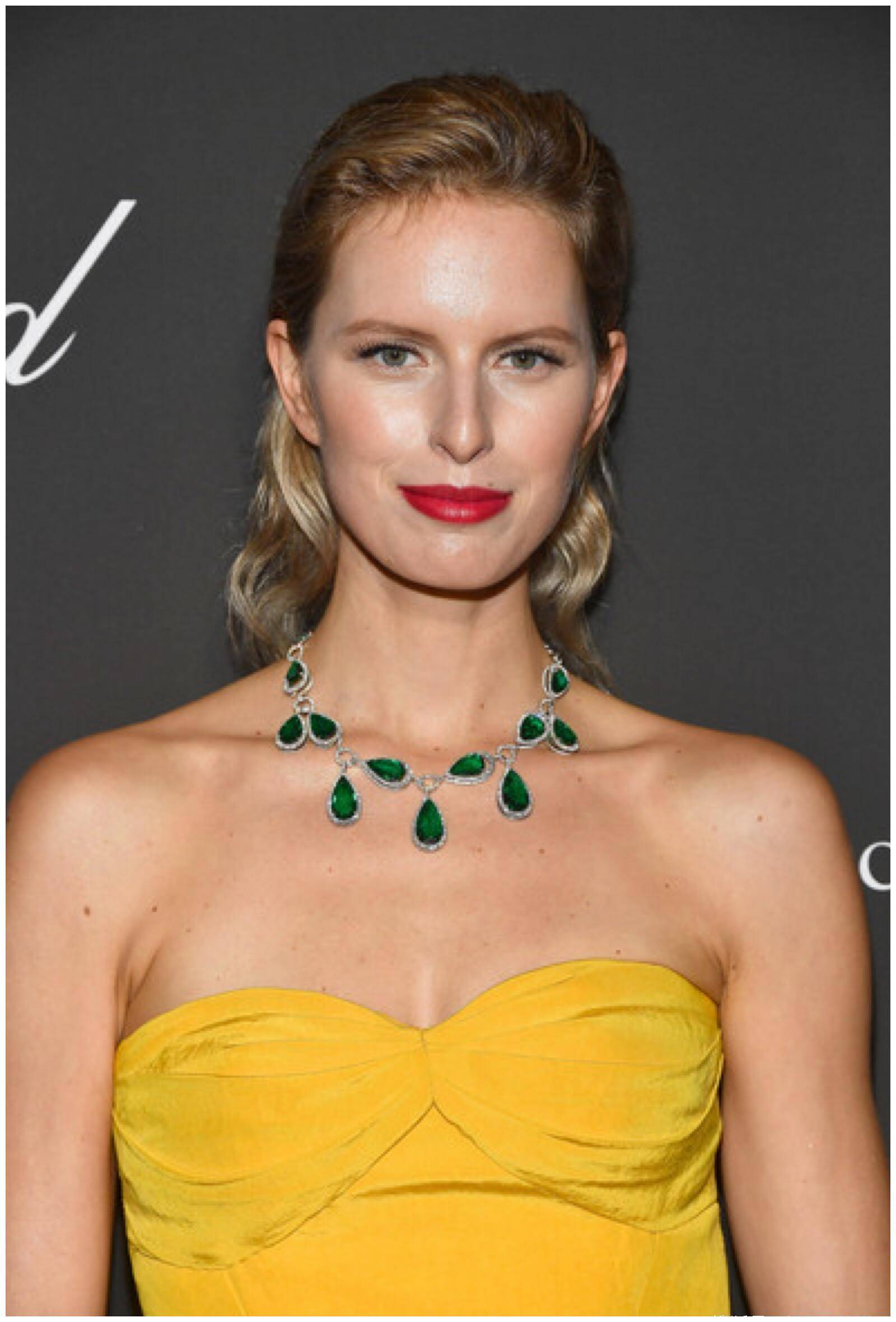 这些被维密后妈待遇的超模们,这位劳模走了七年维密连翅膀都没有_gif