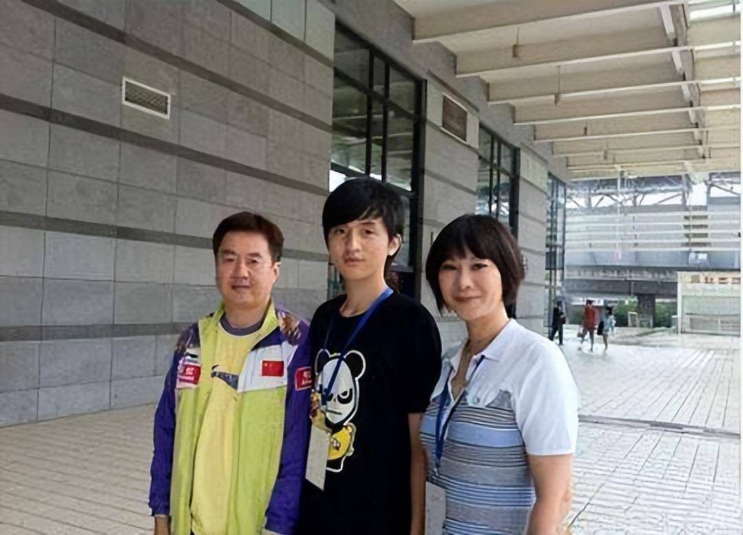 施之皓与曹燕华离婚22年:他再婚又做父亲,她带儿子收获真爱_乒乓球