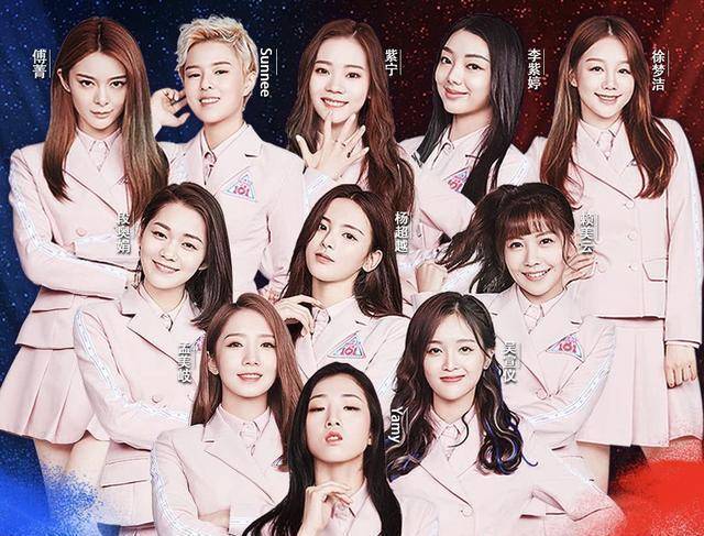 舞台表演时,火箭少女成员孟美岐,曾把"比枪"手势比成了"剪刀手",虽然