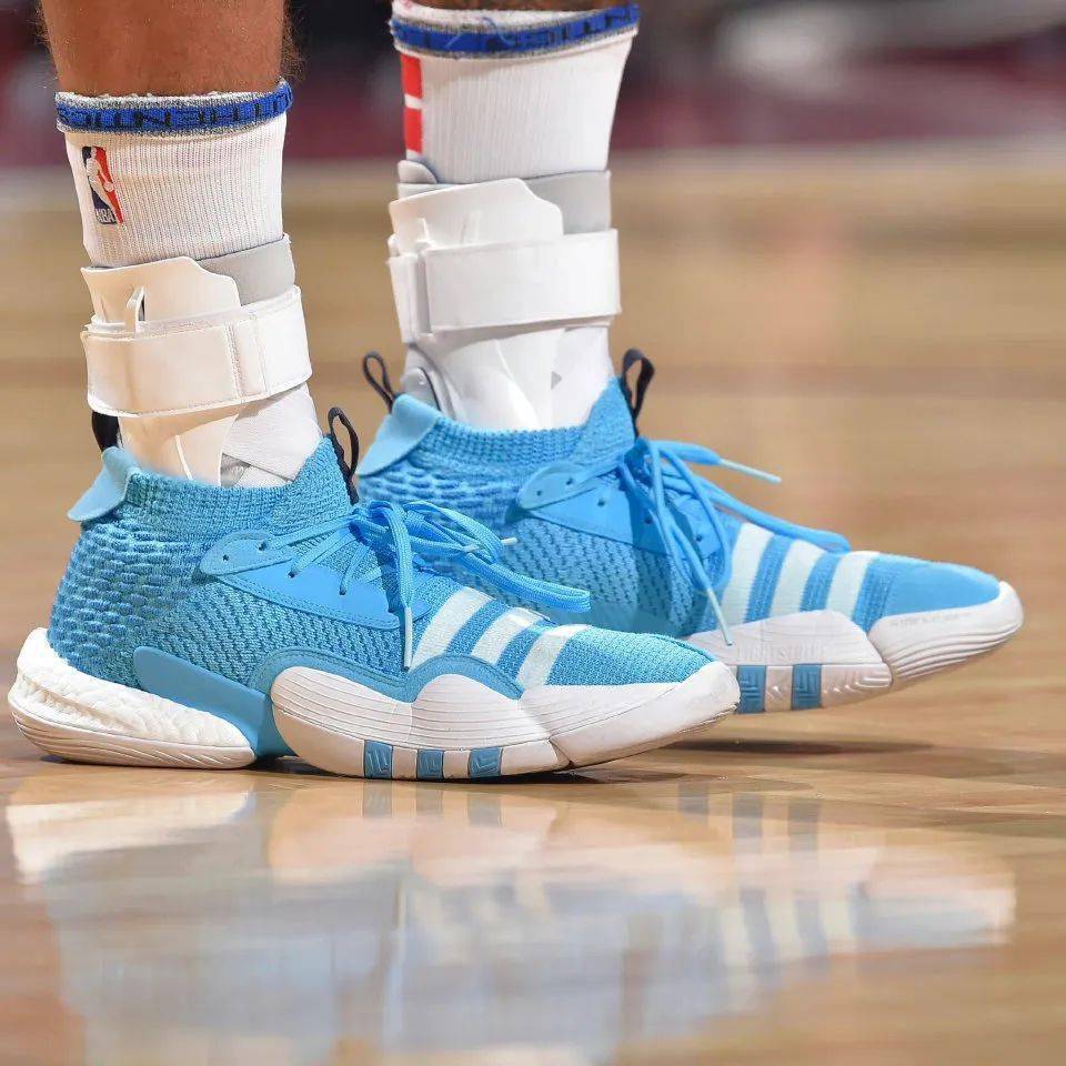 崴脚是野球场最频繁出现的伤病,在库里的带动下三级护踝愈发畅销.