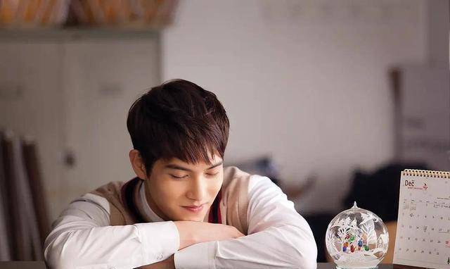 李宗泫聊天室事件后再出新动作,私信主播夸赞其可爱_郑俊英_公司_关系