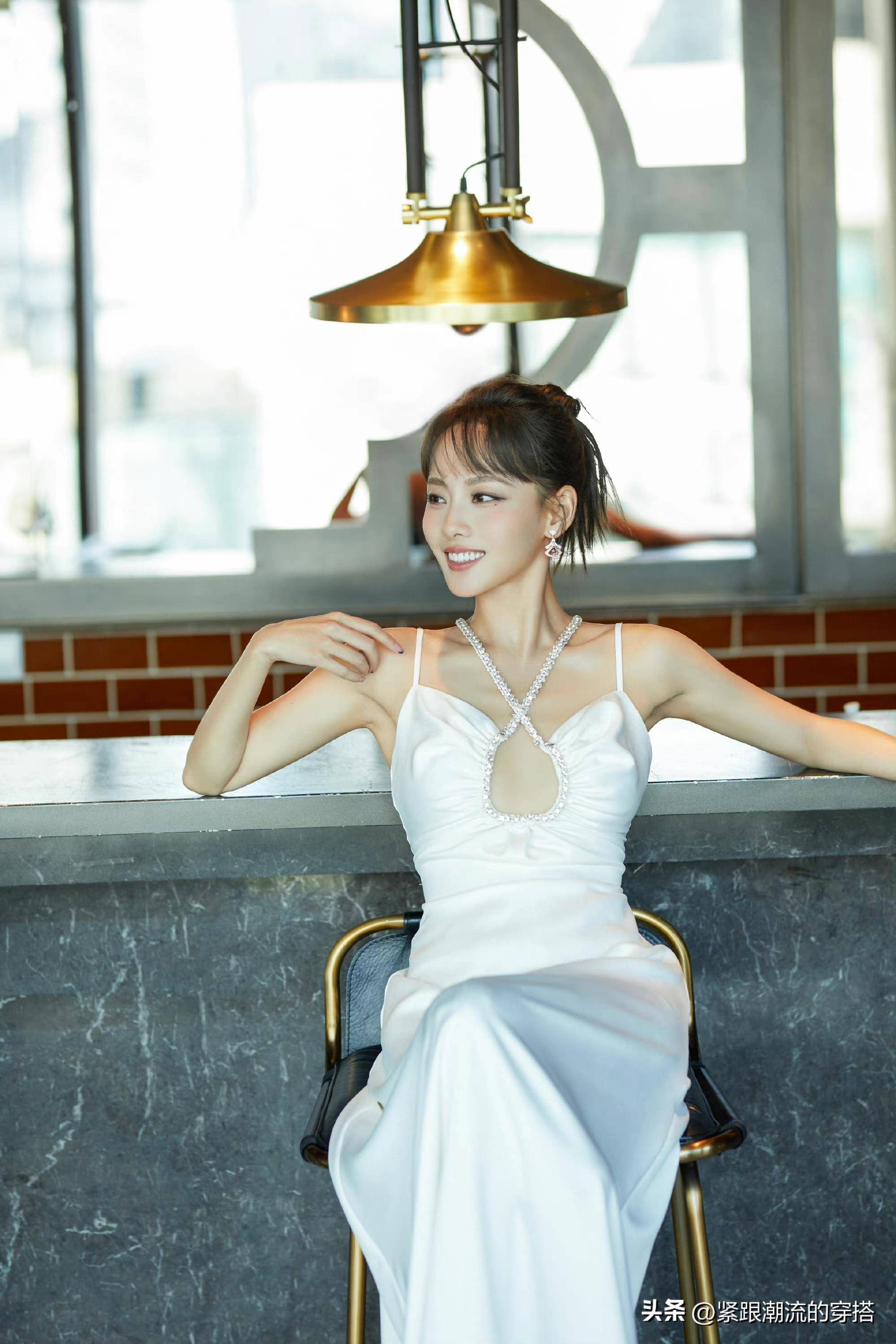 紫菱豪门婚姻终结六字回应买超紫发霸气减龄