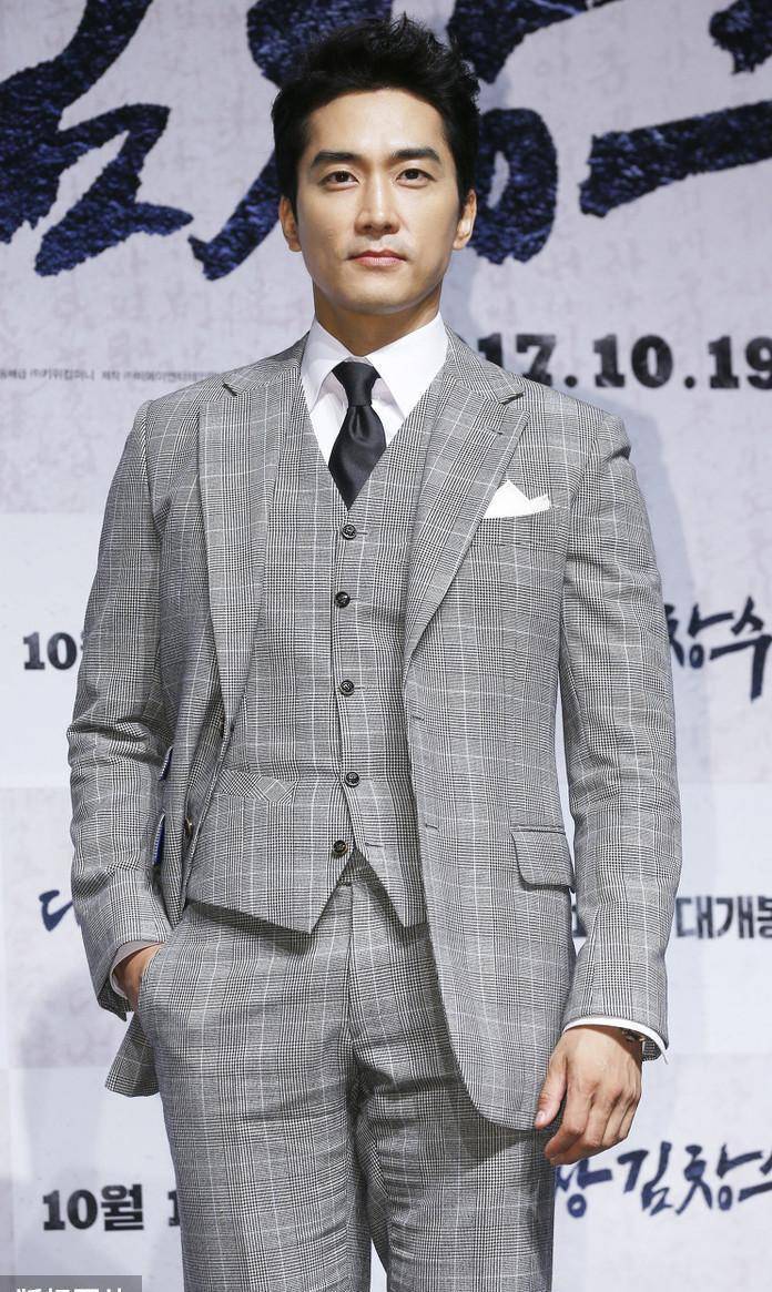 44岁的宋承宪,因出演《蓝色生死恋》成名,真的比20年前还要帅_爱情_一