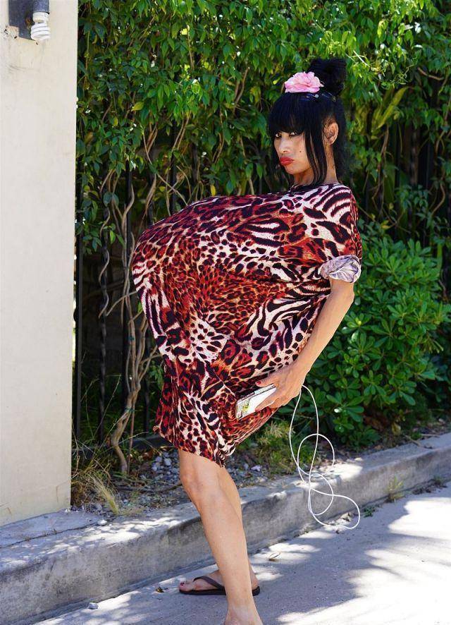 白灵穿虎纹裙还要配8月大孕肚,越来越看不懂_特色_孕妇_发型