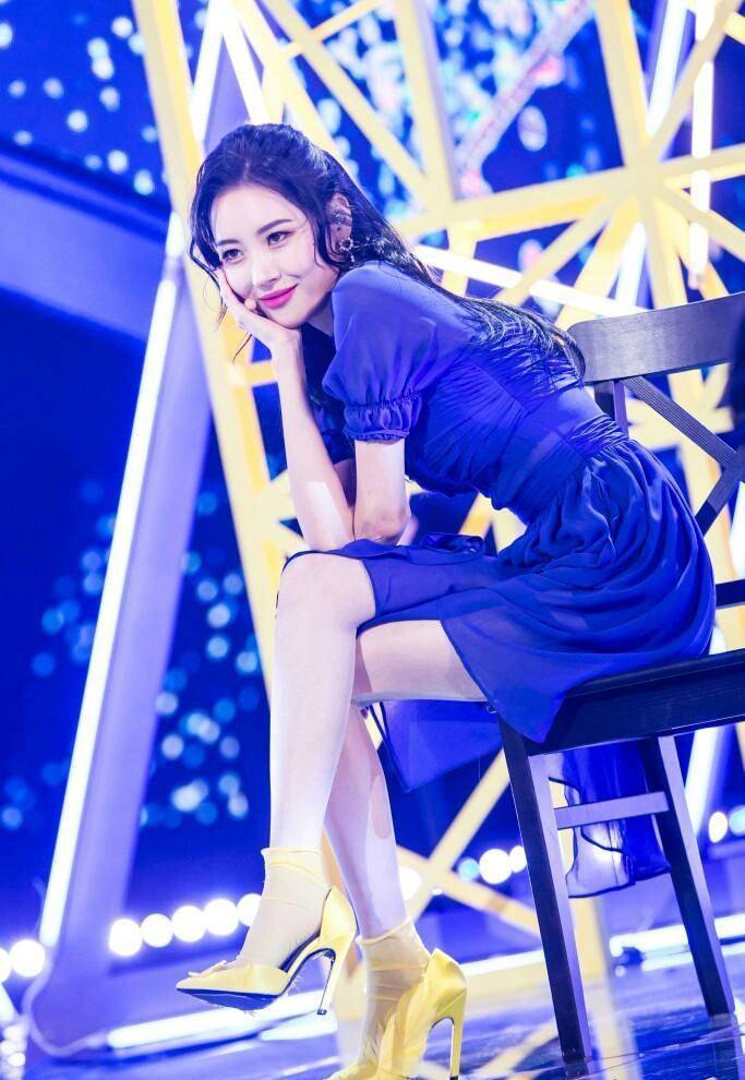 身高166cm,腿长110cm,比泫雅更时尚的"南韩腿精",就服李宣美_本人