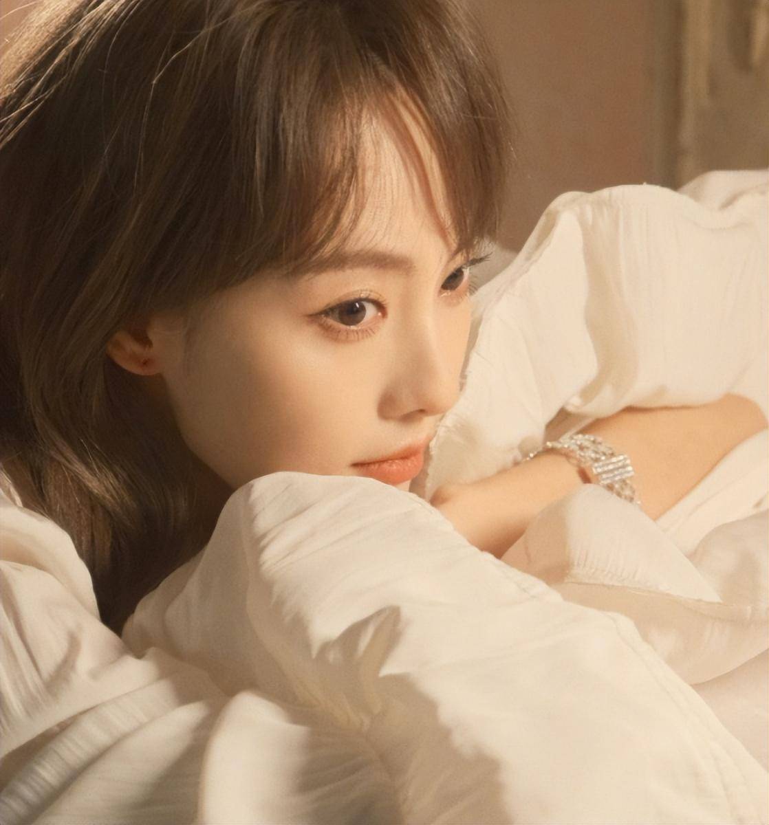 张嘉倪火速走出买超出轨风波,拼事业喊话粉丝安心,被赞是铁娘子_珍妮