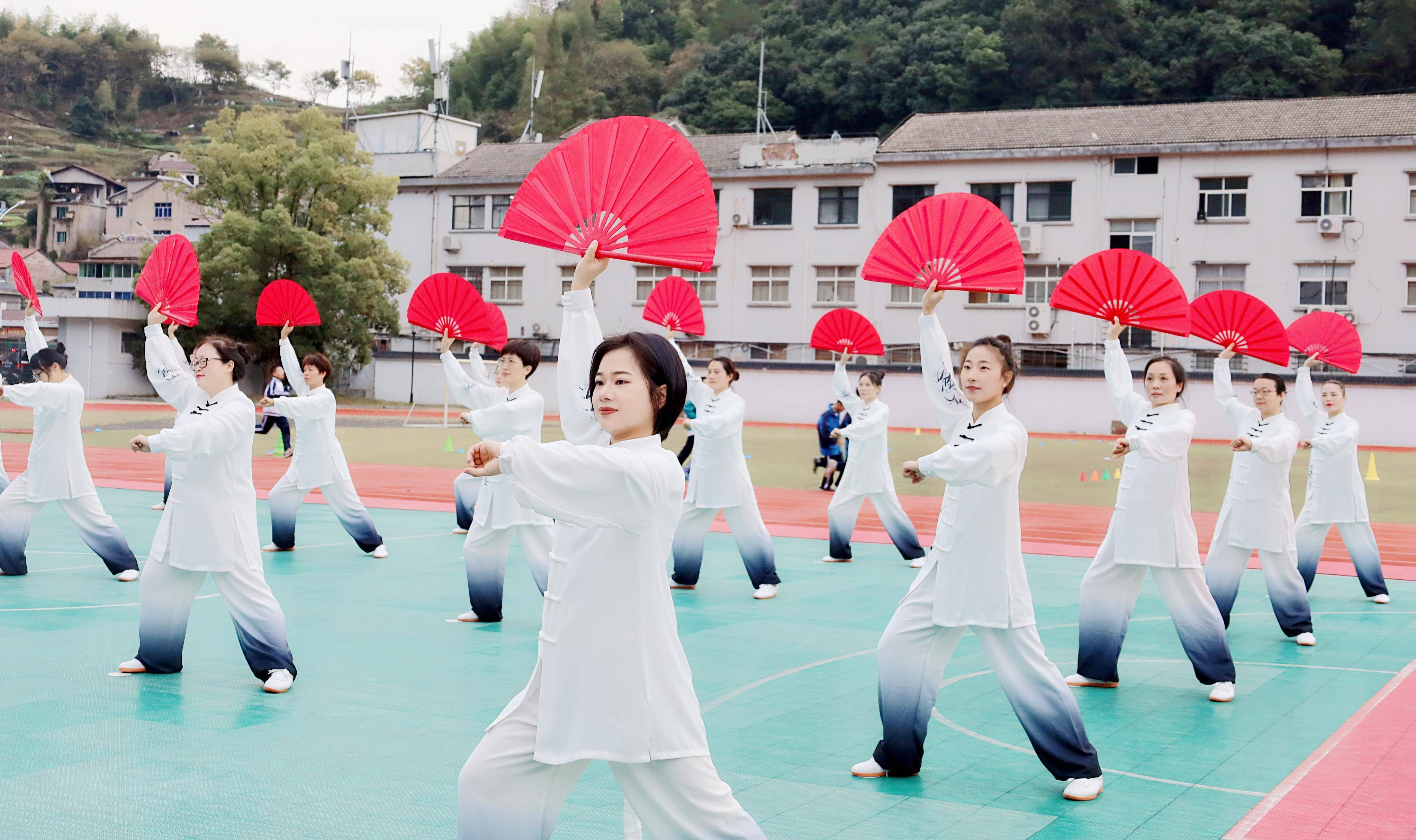 吴阿敏36式太极养生扇教学(吴阿敏36式太极养生扇口令版)