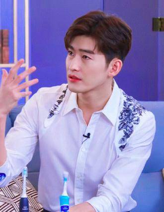 张翰中年发福成包子脸!