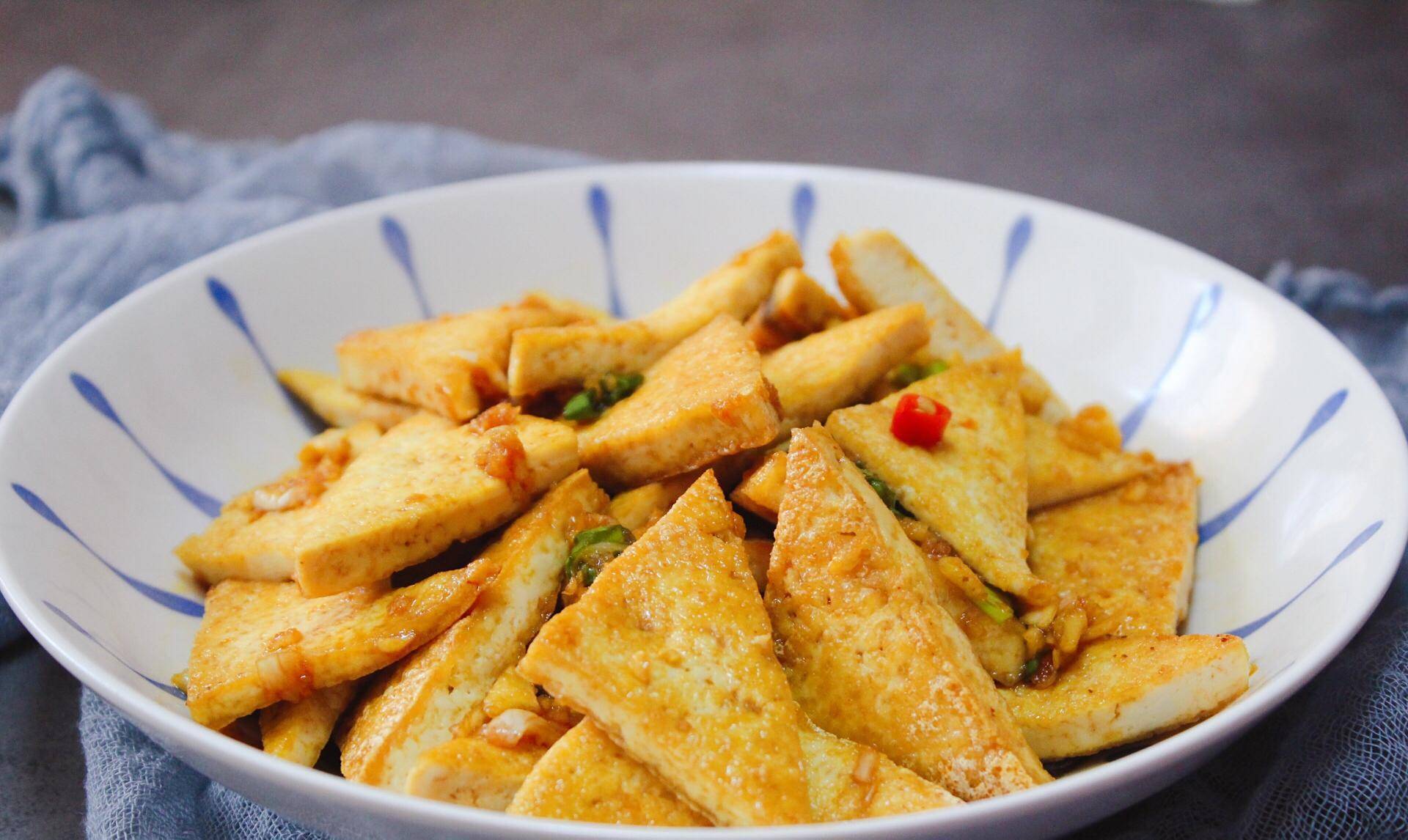 学会这道蒜蓉豆腐,解决三伏天食欲不振,清爽可口,吃个不腻