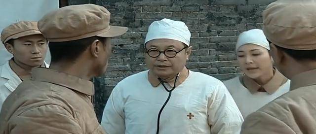 武田医生救了李云龙的命,李云龙醒来后为什么不感谢他反而骂他_敌人