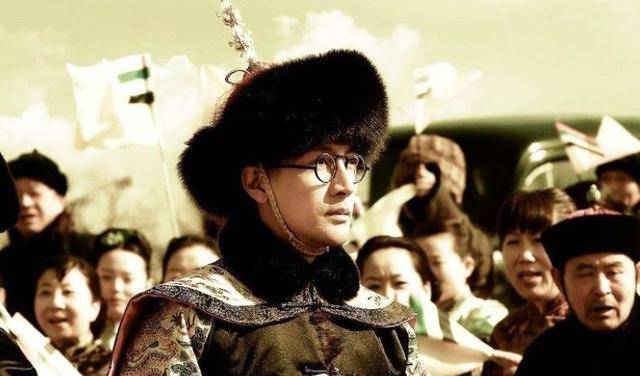 清朝最后一任克勤郡王,沦落为洋车夫,溥仪用四个字评价他_晏森_帽子