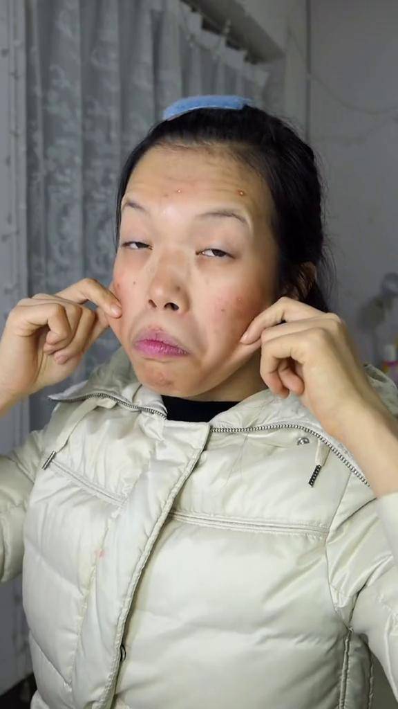 女孩子真的很厉害,总能在追她的男孩子里面找到最sb的那个谈恋爱婚纱