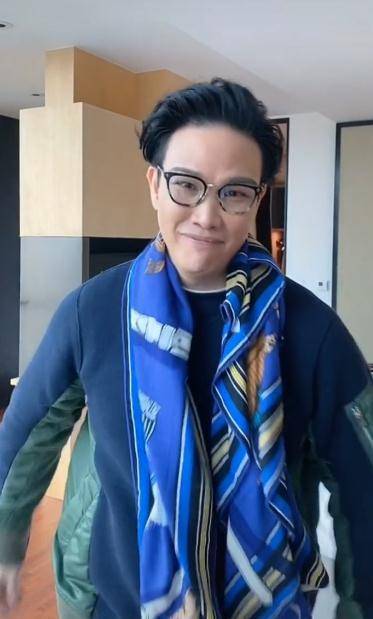 53岁"过气"男歌手,一块手表15万,出门只坐劳斯莱斯_苏永康_明星_人们