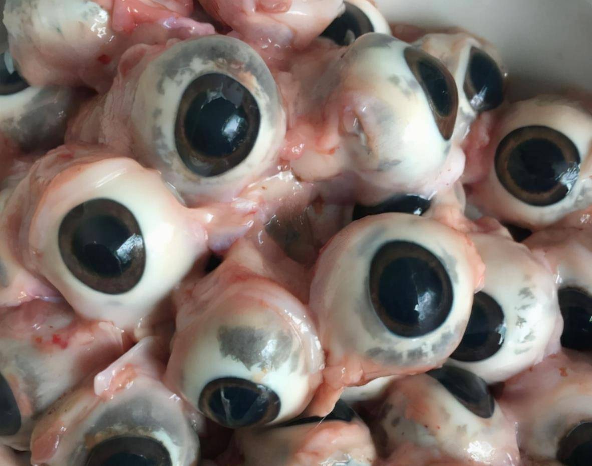 在我的认知当中,没有人会把猪眼睛拿来吃,至少在我成长的环境里就没有