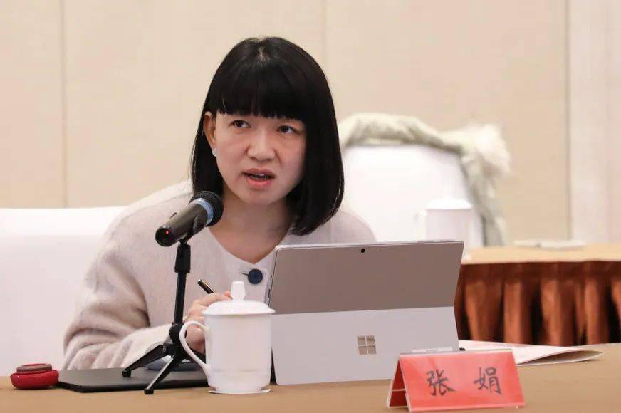 张娟张娟(东南大学副教授)《不老》中的孔燕妮是个与众不同的充满能量