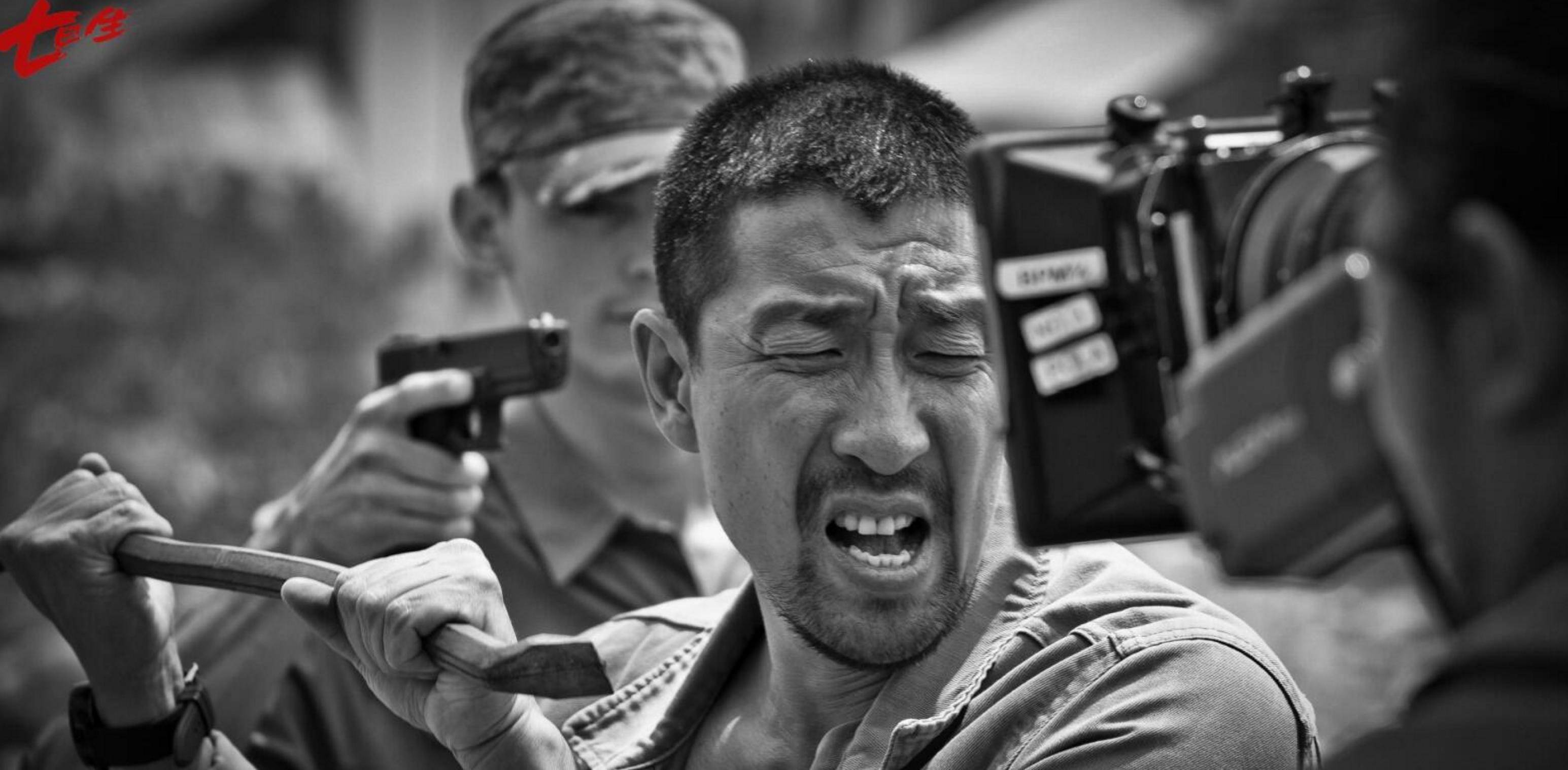 之后,他在《解救吾先生》里达到演技高峰,如果说他在哪一部电影里的