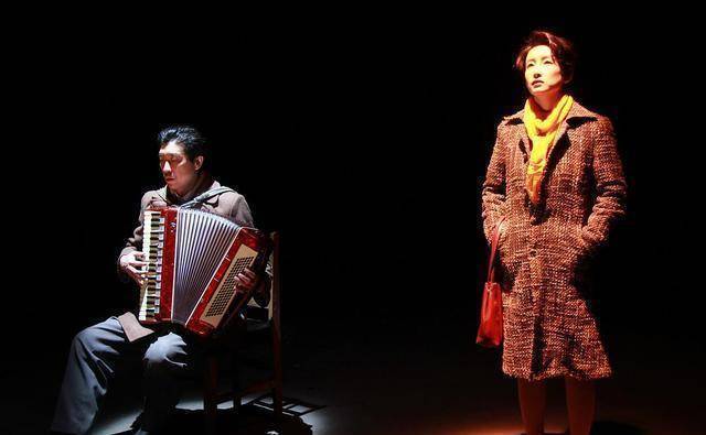 的导演,1975年出生的张猛,在32岁那年才拍摄了自己的第一部电影