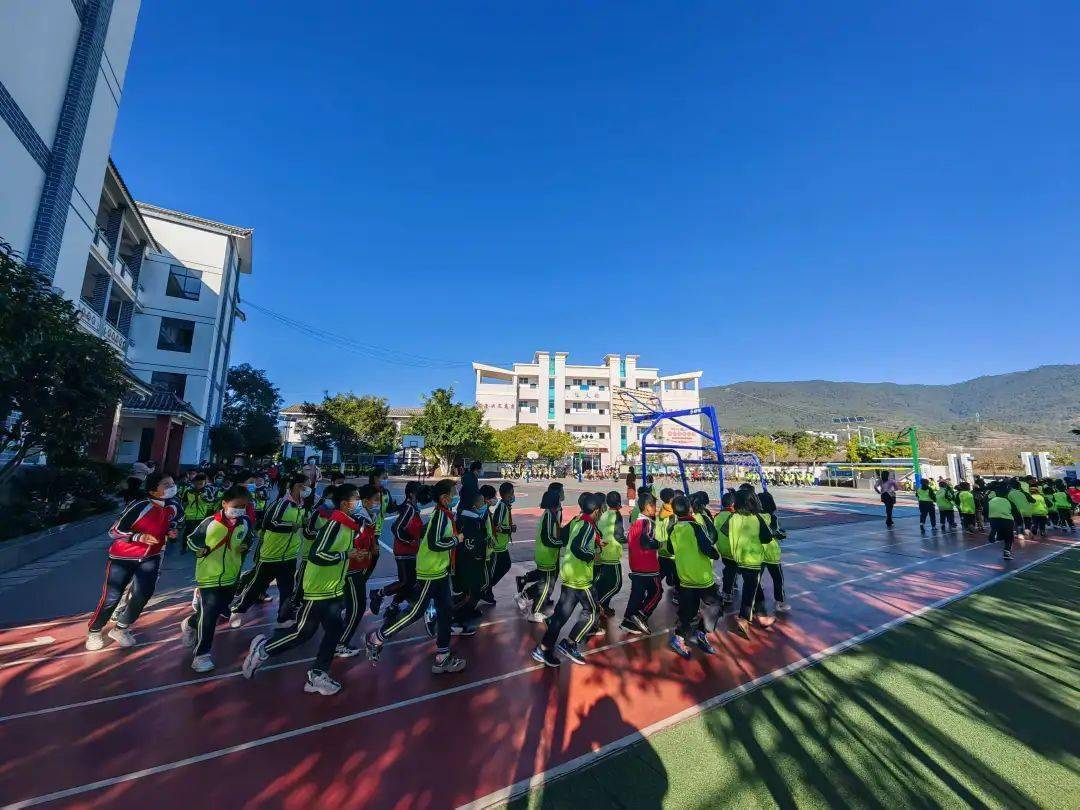 新平创办"红领巾电视台" 打造家校联动新平台_教育_集团_城区