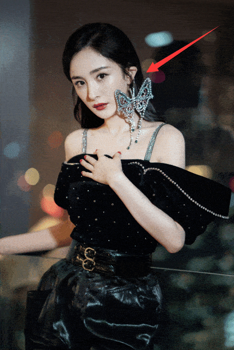 杨幂的"比脸大"耳环火了,镜头拉近,看清她咋戴上,已经开始疼_网友