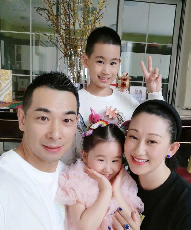 赵文卓:有家人一起就最开心最幸福_生活_时候_父母