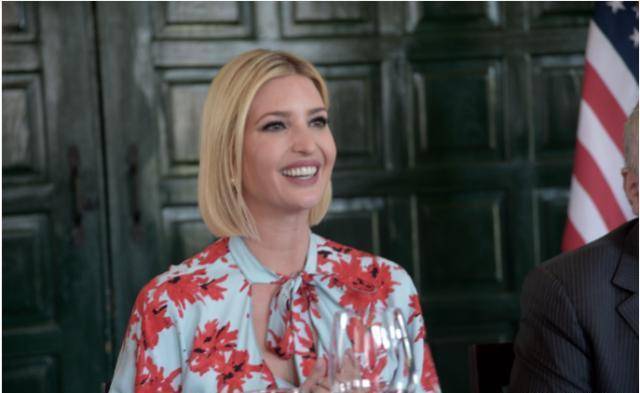 波波头配印花裙甜美又温婉,40岁美成20岁_美得_显得_裙子