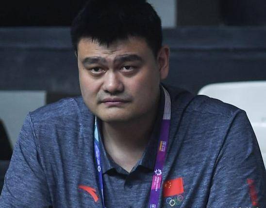 山东"小姚明"横空出世,17岁身高2米17,如今遭cba球队"挖角"_刘泽文