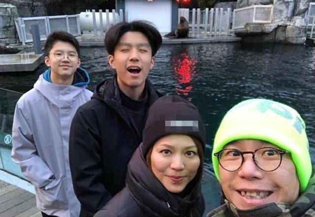 原创 林晓峰被曝与妻子离婚,结婚18年育2子,去年才上真人秀秀恩爱