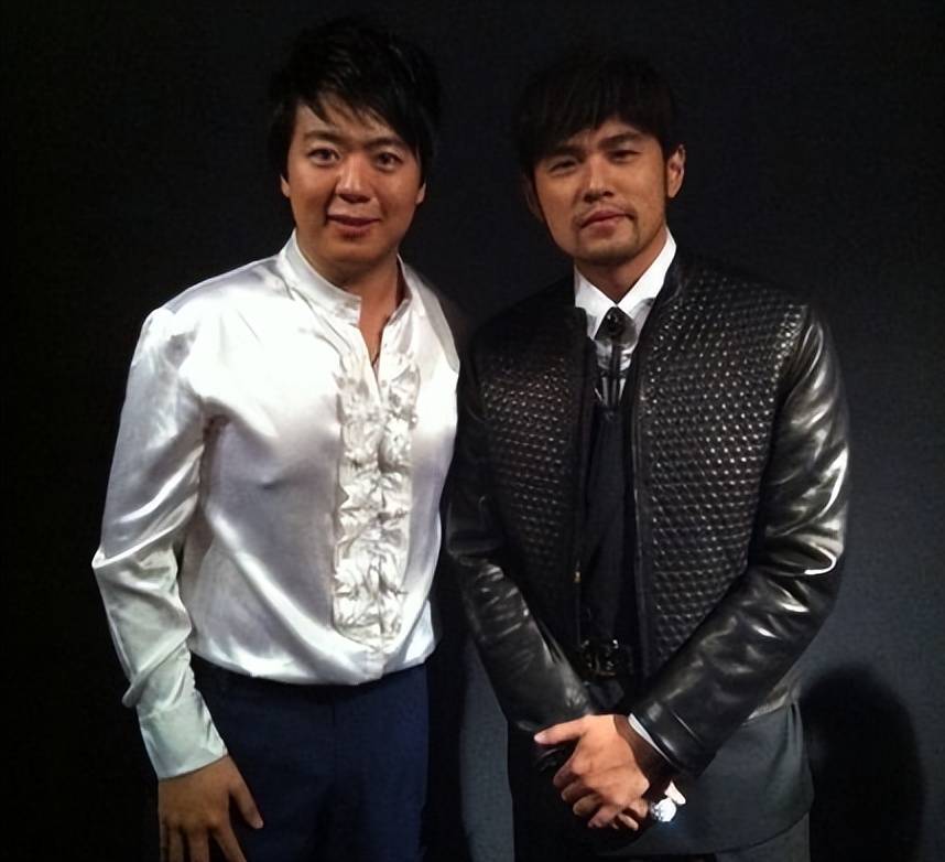 郎朗是著名钢琴家,周杰伦是歌手,看似毫无关系的两个行业,实际都是