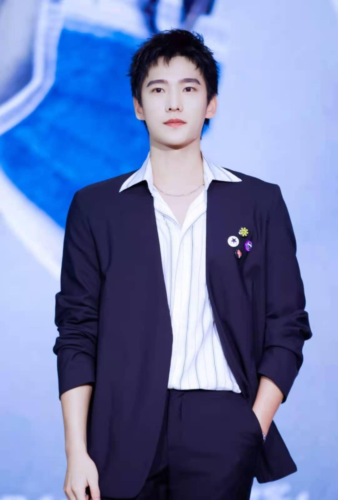 因为杨洋不想给赵露思抬轿,这很正常,毕竟杨洋的咖位摆在那里,和